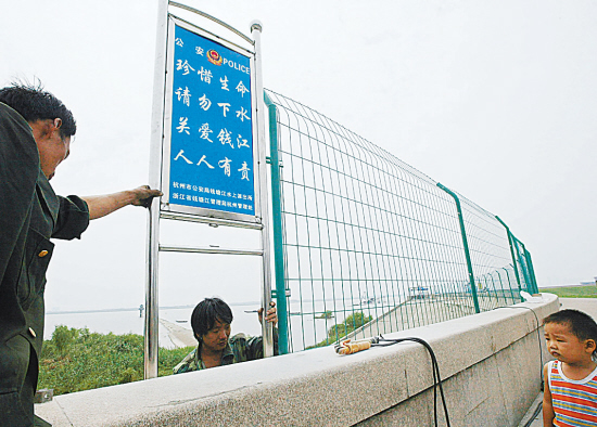 Ǯ